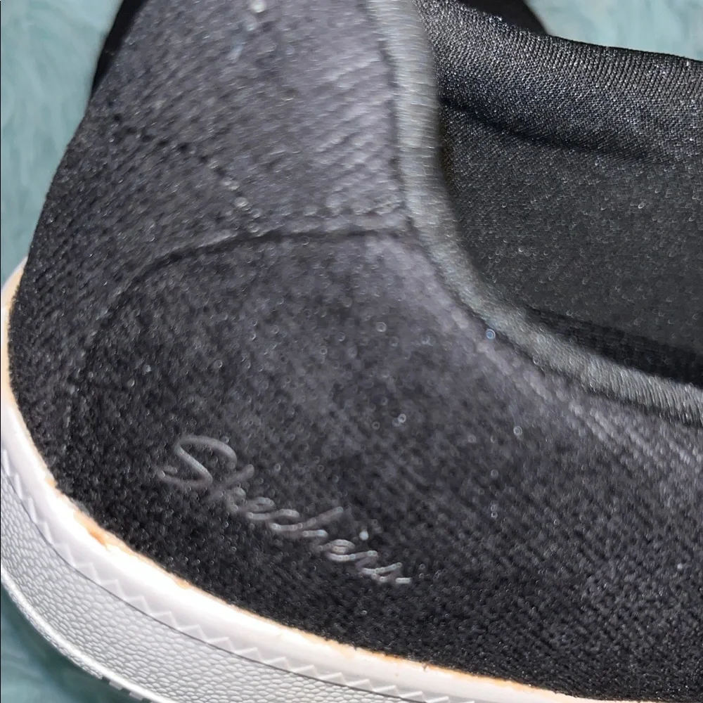 SKETCHERS NWT 8.5 BLACK TRENDY BOW SLIP ON DESIGN - Picture 6 of 6